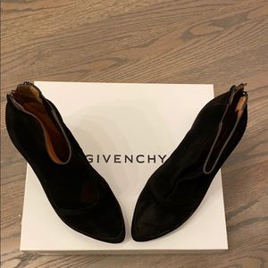 Givenchy 👠